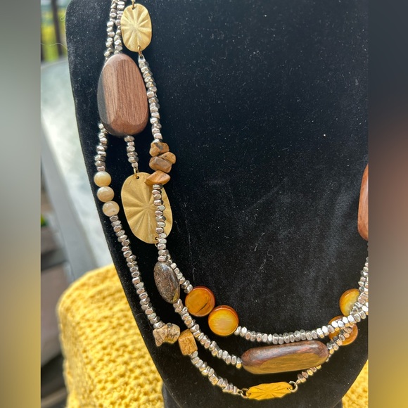 NWOT Beautiful Wood and Bead Necklace 9” Length - Picture 2 of 3